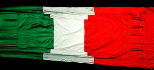 Iceberg, esplora la pop art e punta su FLAG di Jasper Jones, @CNMI Iceberg, esplora la pop art e punta su FLAG di Jasper Jones, @CNMI