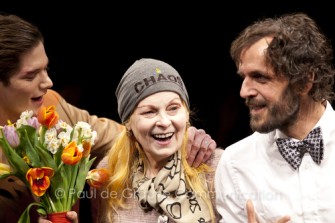 Vivienne Westwood porta a Milano la rivoluzione climatica con la collezione A/I 2013-14 (VIDEO)