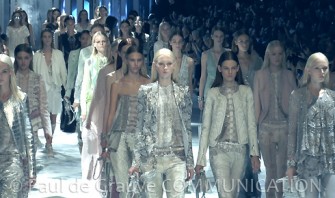 Bagliori di luce illuminano la collezione Roberto Cavalli per la p/e 2014 (VIDEO)