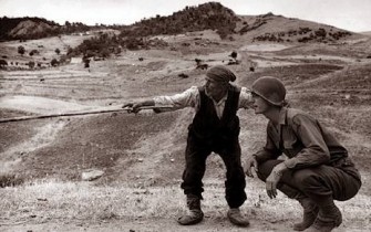 “Robert Capa in Italia 1943-1944”: la guerra attraverso una mostra fotografica